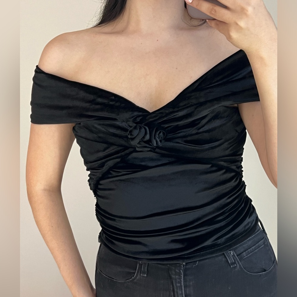 Wayf Black Off-Shoulder Ruched Blouse velvet